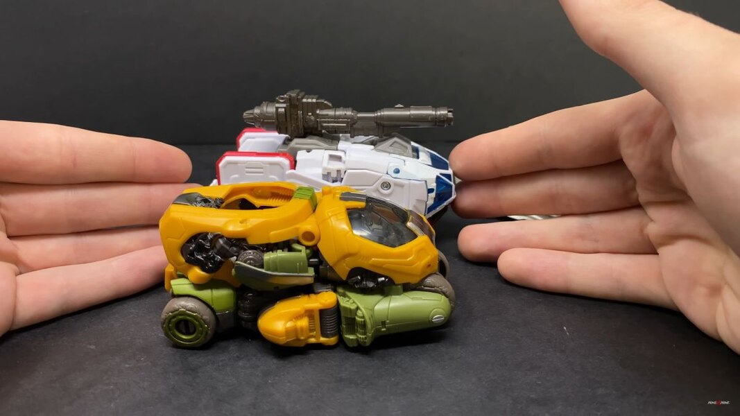 Transformers Bumblebee Movie Studio Series Ratchet In Hand Image  (43 of 45)